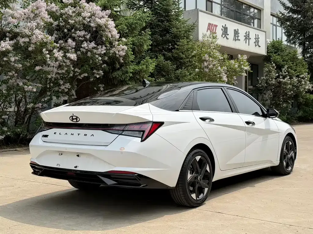 Hyundai Elantra — фото 9