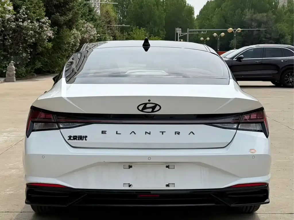 Hyundai Elantra — фото 2
