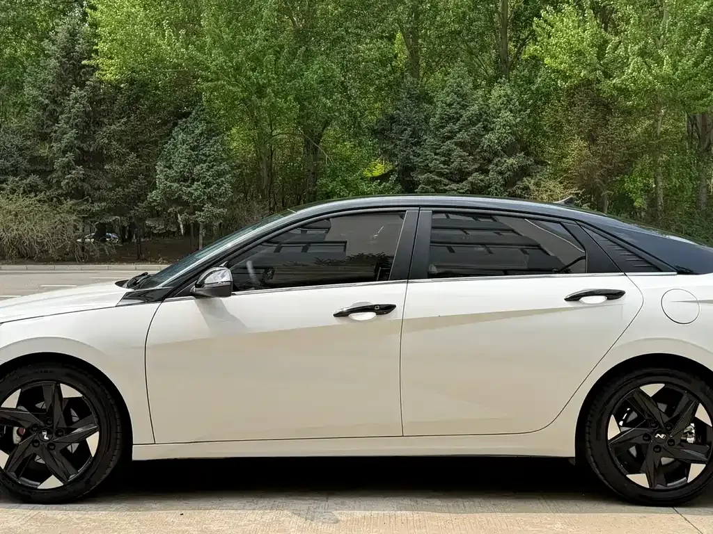 Hyundai Elantra — фото 6