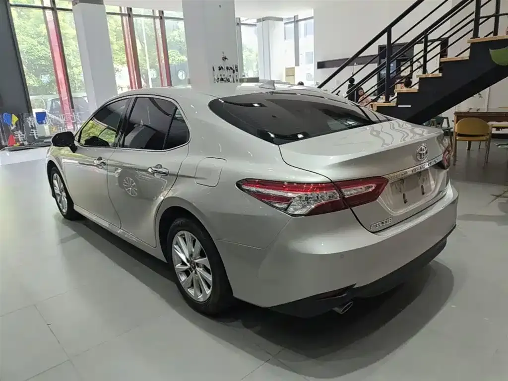 Toyota Camry — фото 10