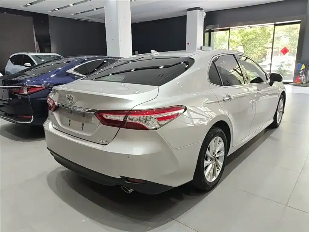 Toyota Camry — фото 7