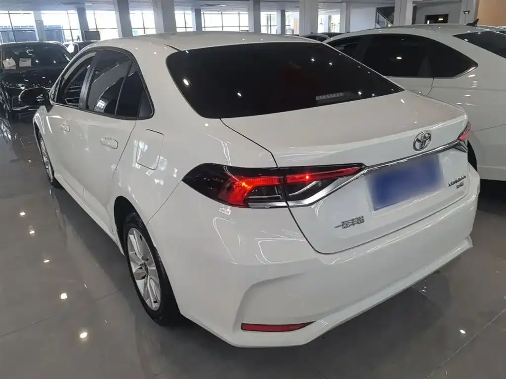 Toyota Corolla — фото 8