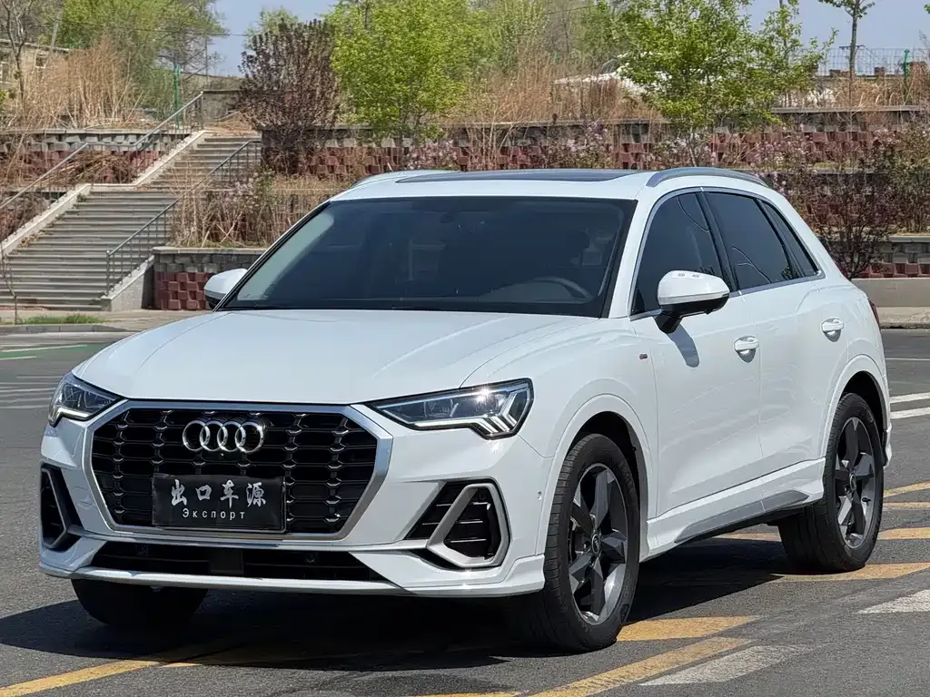Audi Q3 — фото 1