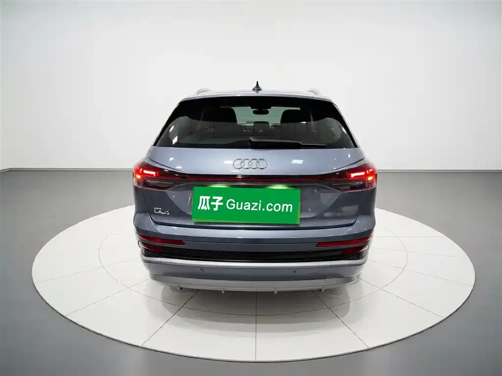 Audi Q4 e-tron — фото 2