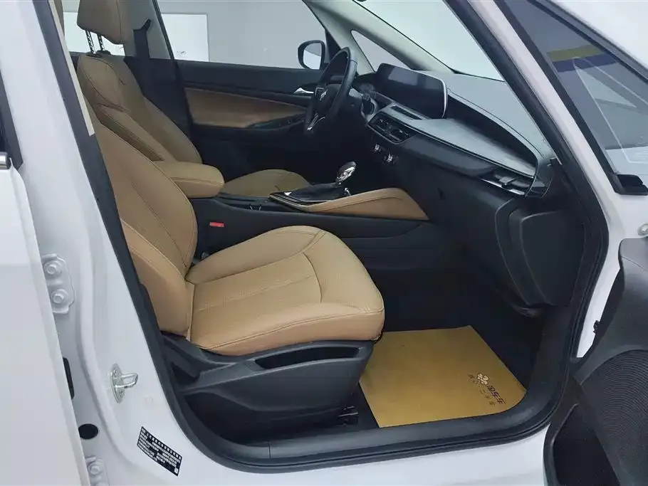 Buick GL6 2023 из CN, фото 3