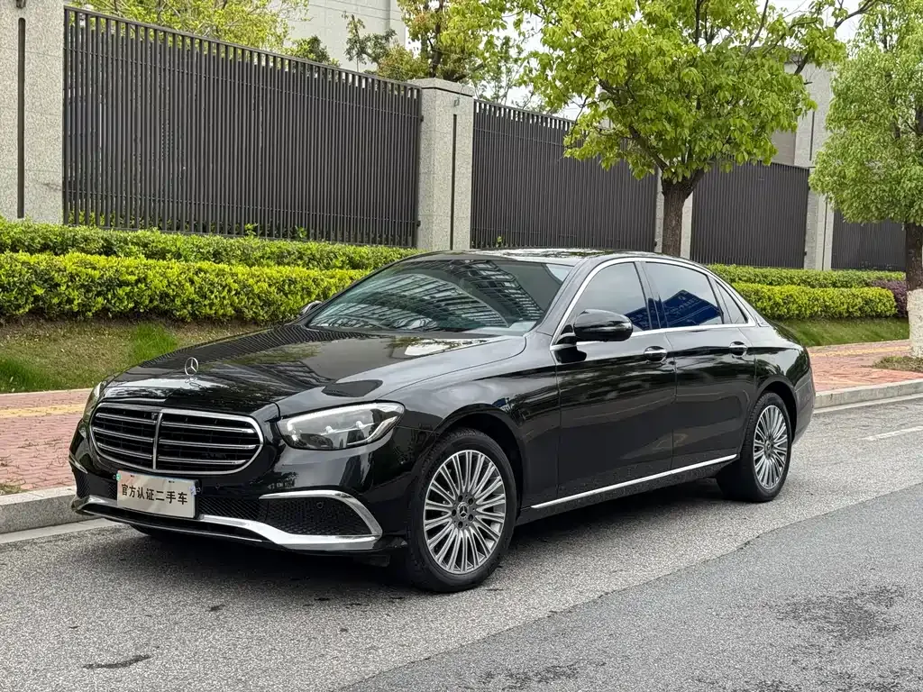 Mercedes-Benz E-Class — фото 1