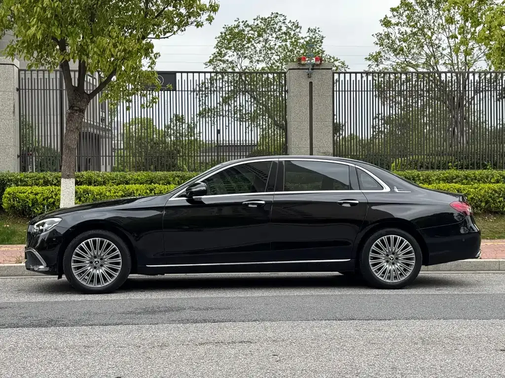 Mercedes-Benz E-Class — фото 10