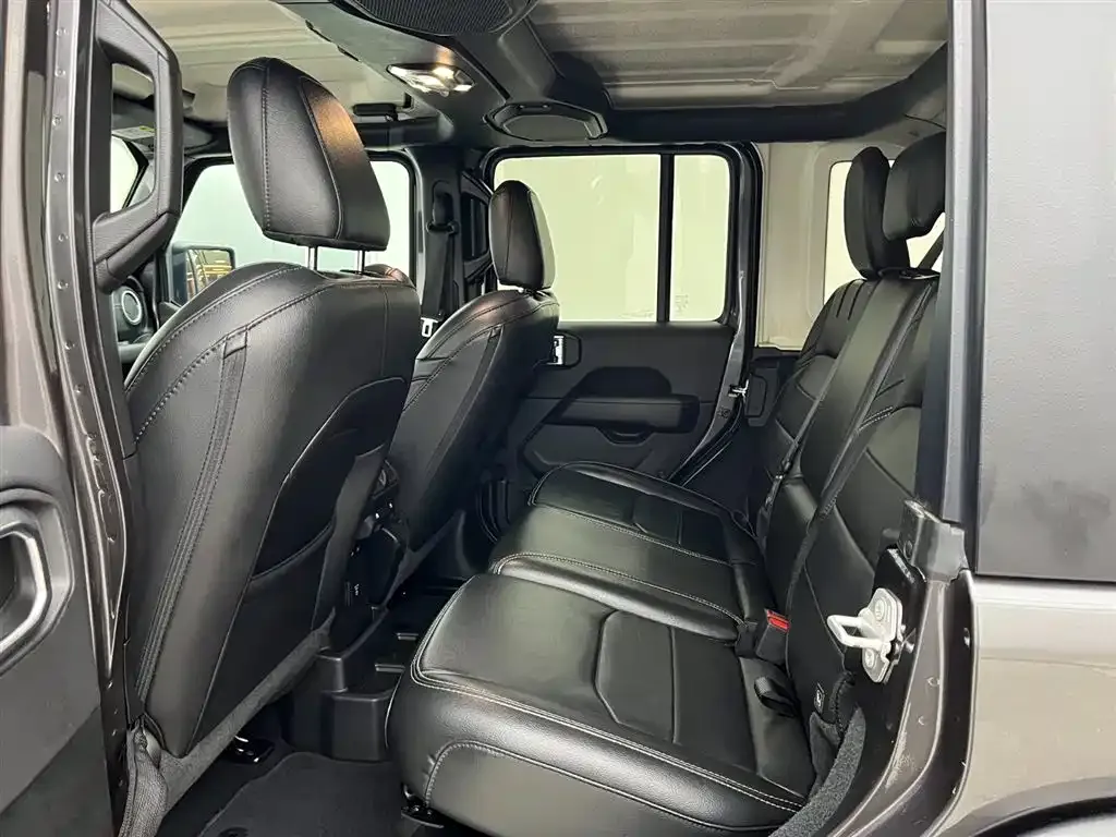 Jeep Wrangler PHEV 2023 из CN, фото 5