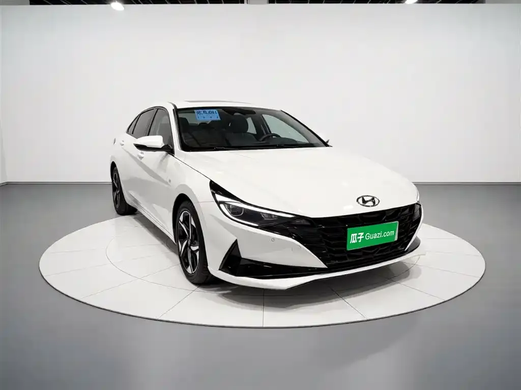 Hyundai Elantra — фото 3