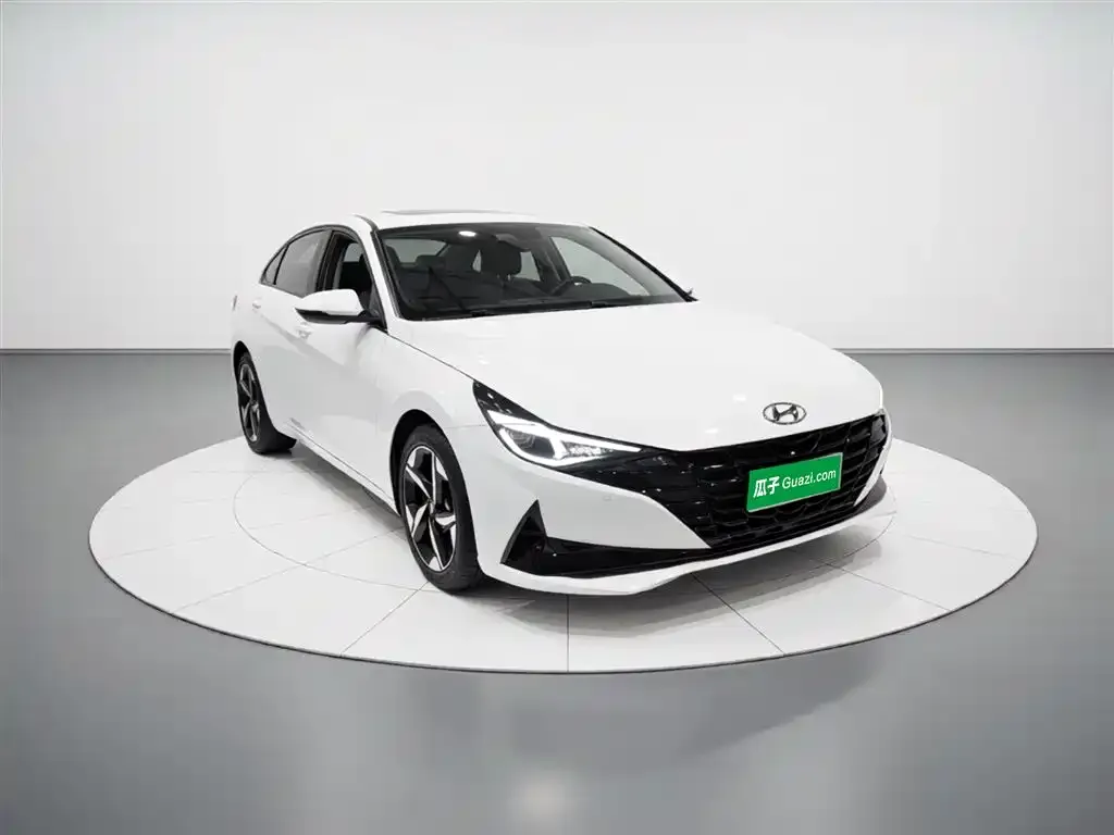 Hyundai Elantra — фото 2