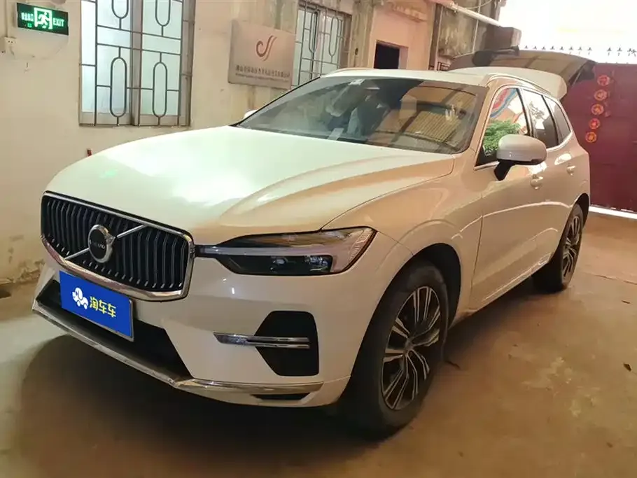 Volvo XC60 — фото 1