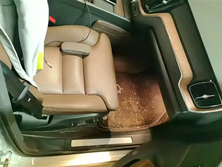 Volvo XC60 — фото 10