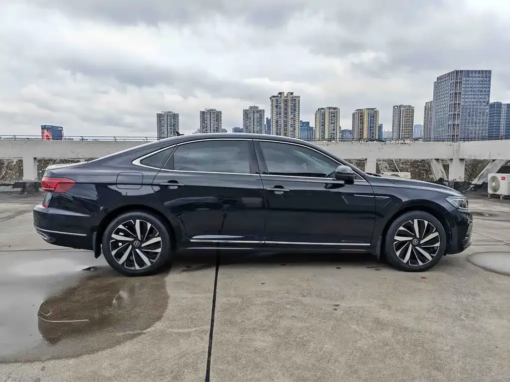 Volkswagen Passat 2023 из CN, фото 10