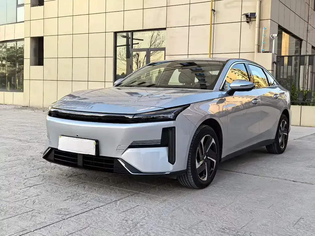 Geely Galaxy L6 — фото 1