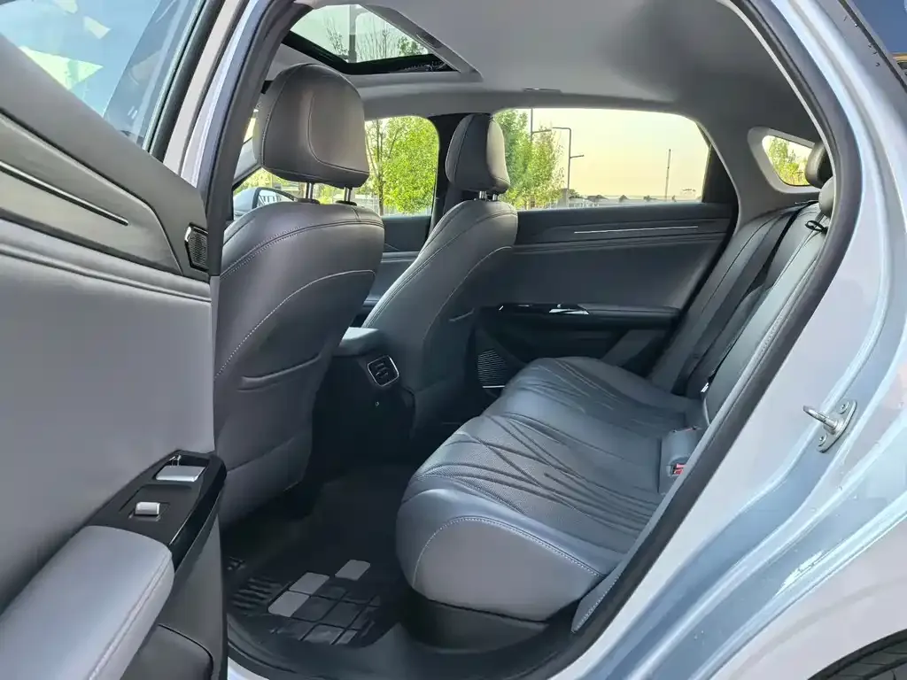 Geely Galaxy L6 — фото 2