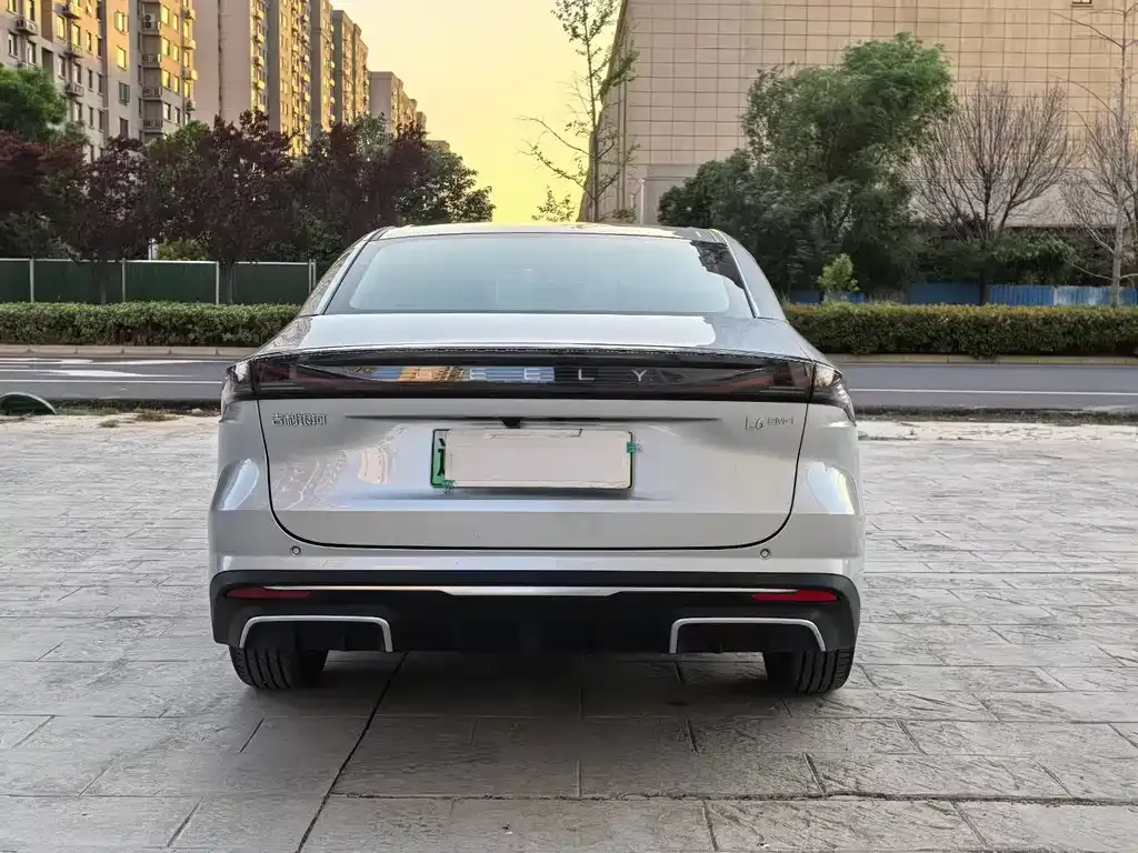 Geely Galaxy L6 — фото 3
