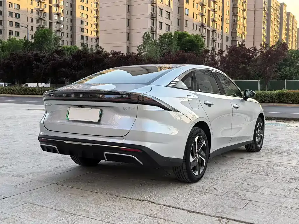 Geely Galaxy L6 — фото 4