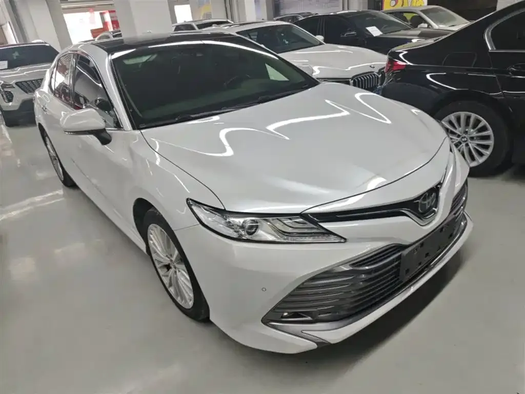 Toyota Camry — фото 5