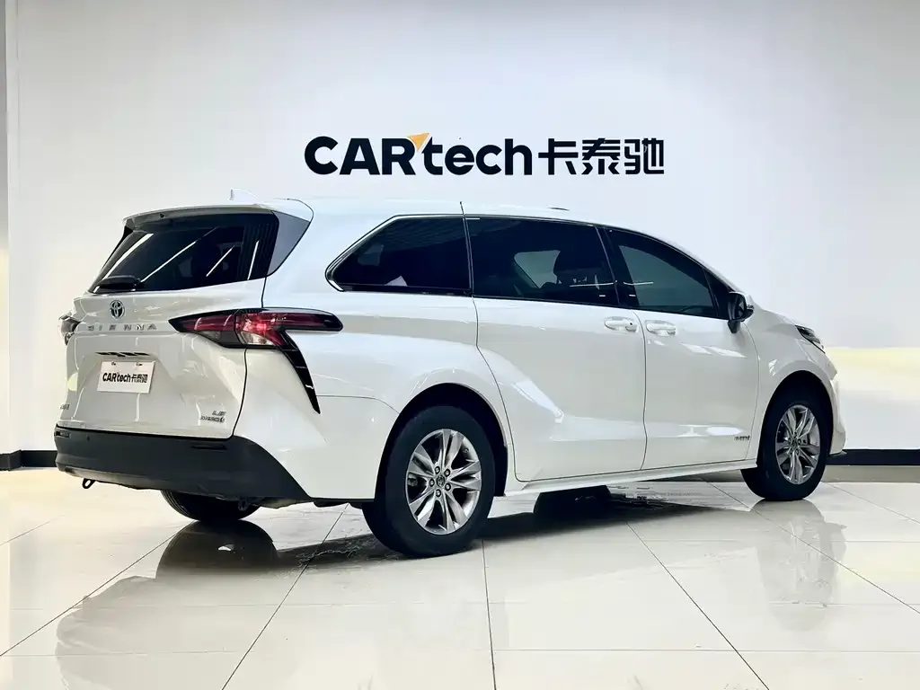 Toyota Sienna — фото 5