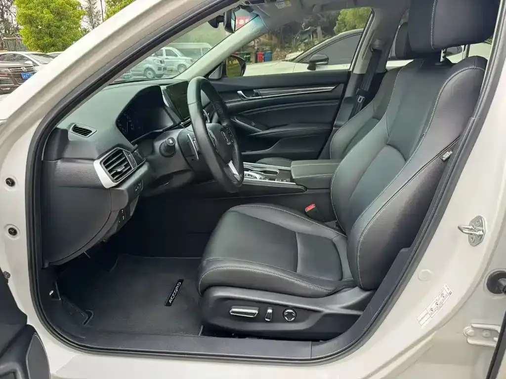 Honda Accord — фото 8