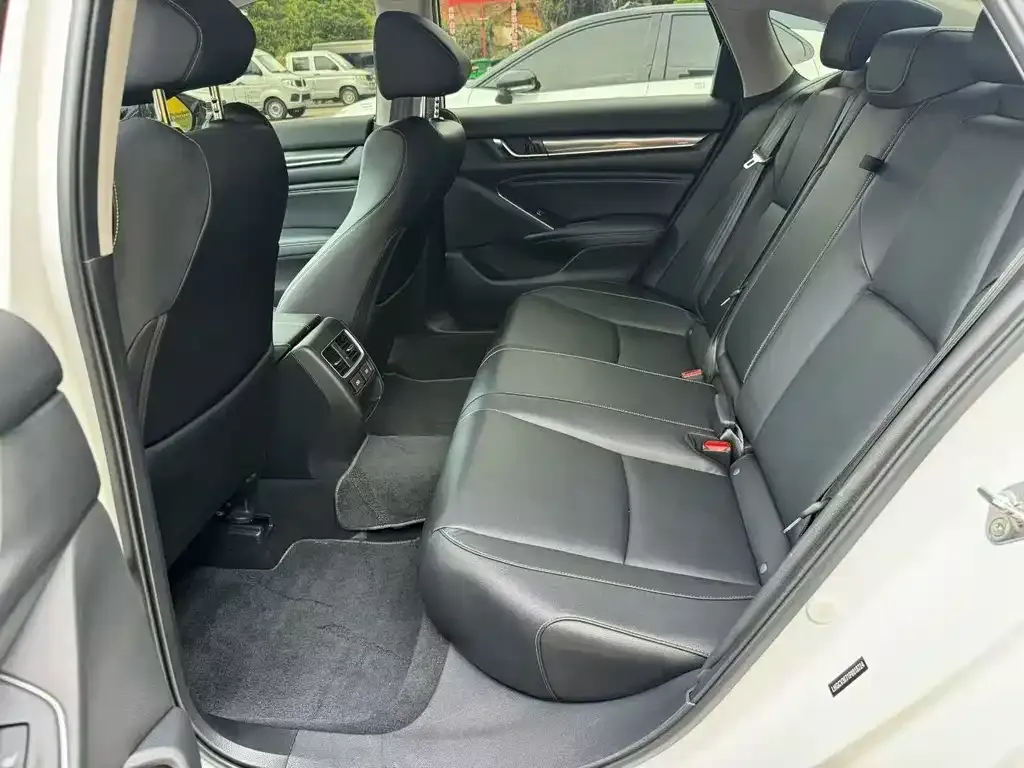 Honda Accord — фото 3
