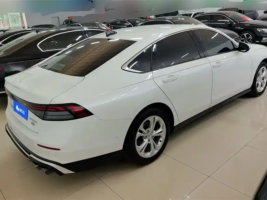 Honda Accord — фото 10