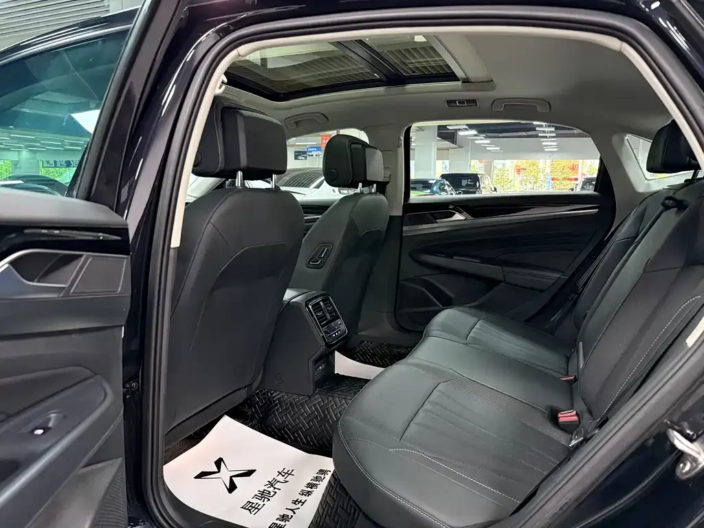 Volkswagen Passat — фото 4