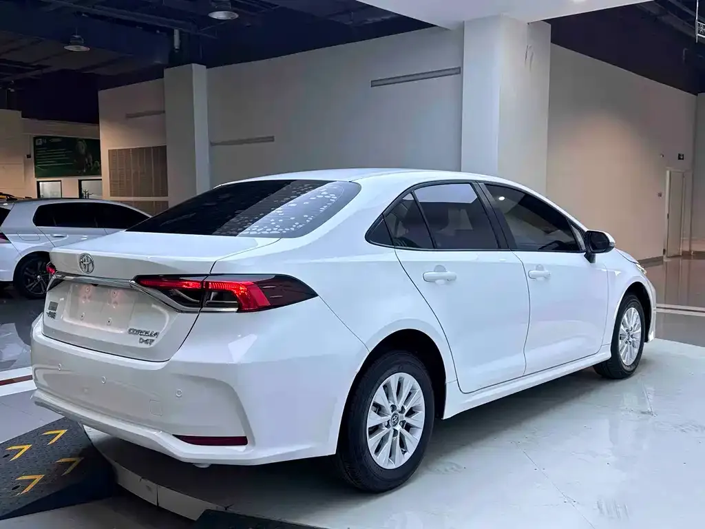 Toyota Corolla — фото 10