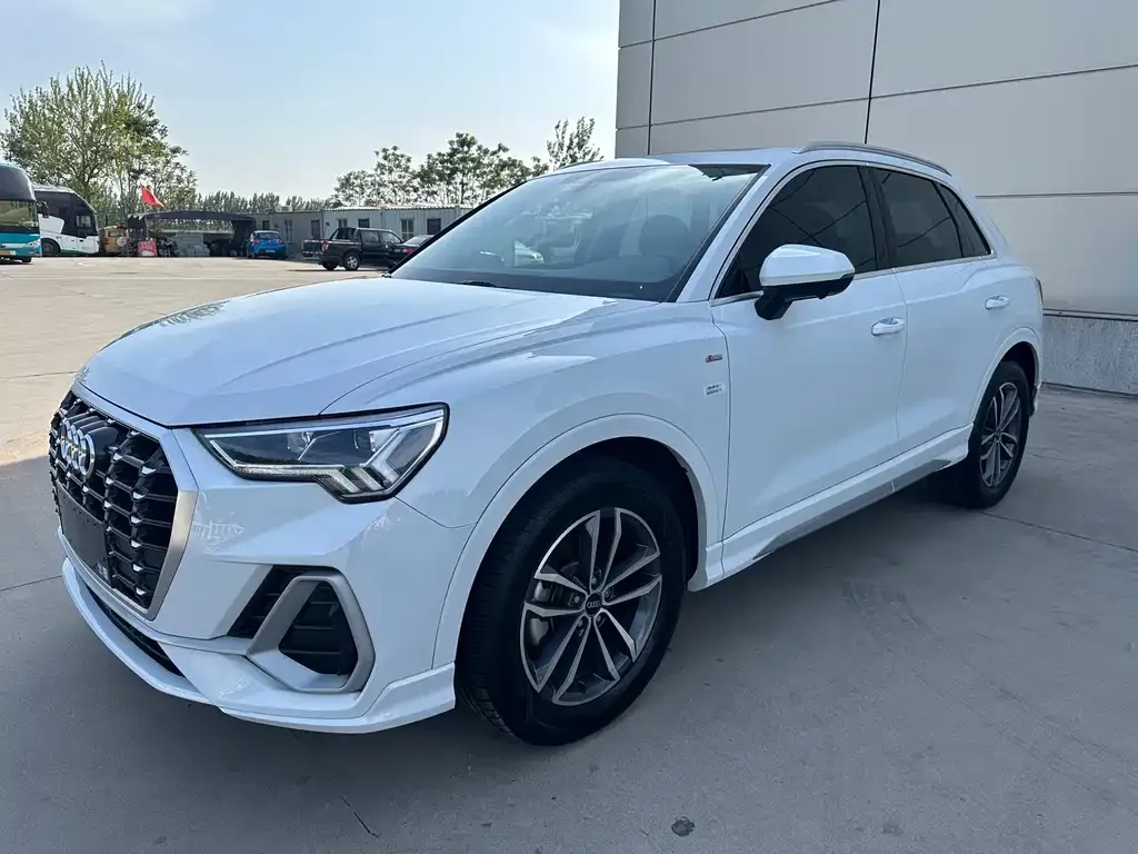 Audi Q3 — фото 1