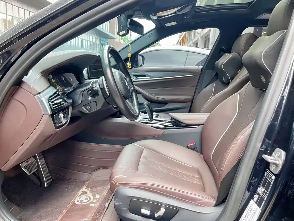 BMW 5 Series 2023 из CN, фото 5