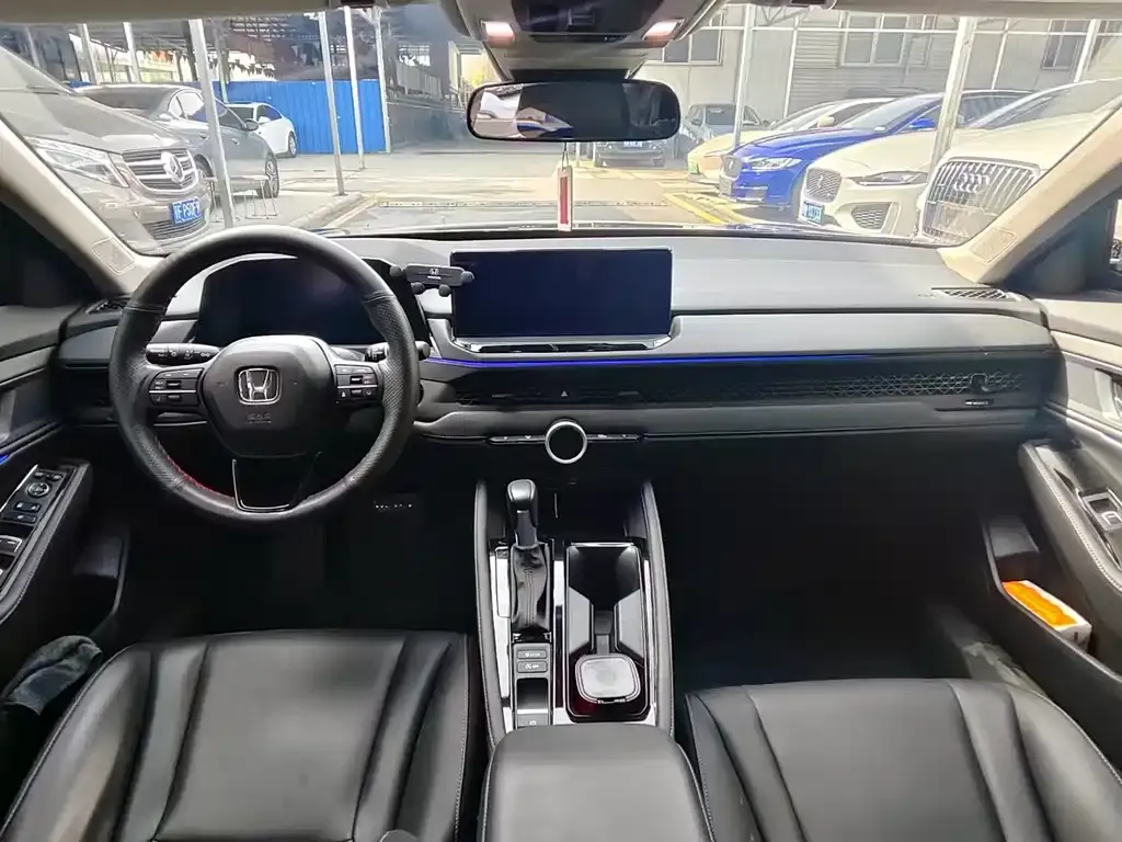 Honda Accord — фото 10