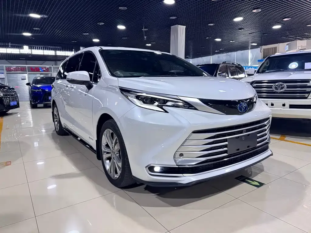 Toyota Sienna — фото 4