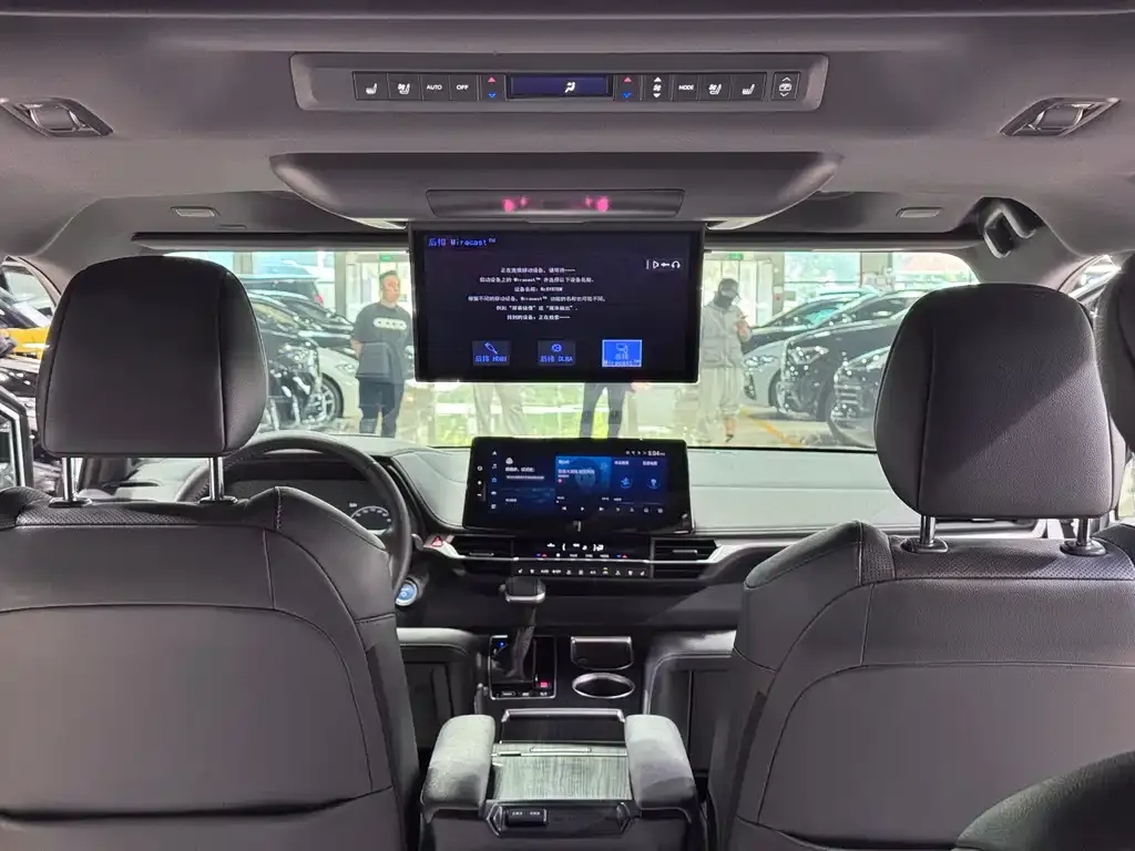 Toyota Sienna — фото 8