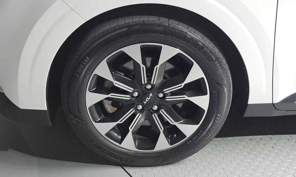 Kia Carnival — фото 10