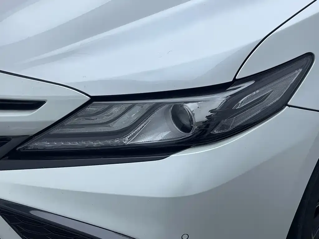 Toyota Camry — фото 3