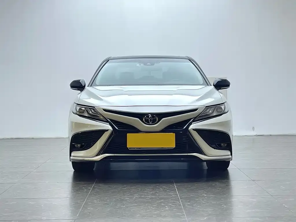 Toyota Camry — фото 4