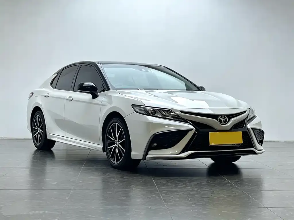 Toyota Camry — фото 6