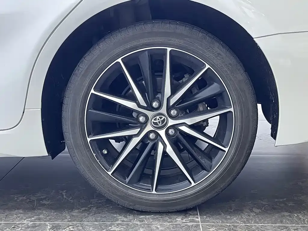 Toyota Camry — фото 8