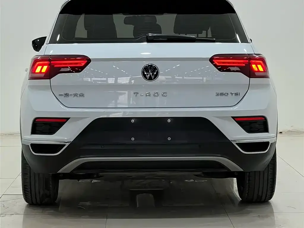 Volkswagen T-Roc — фото 9