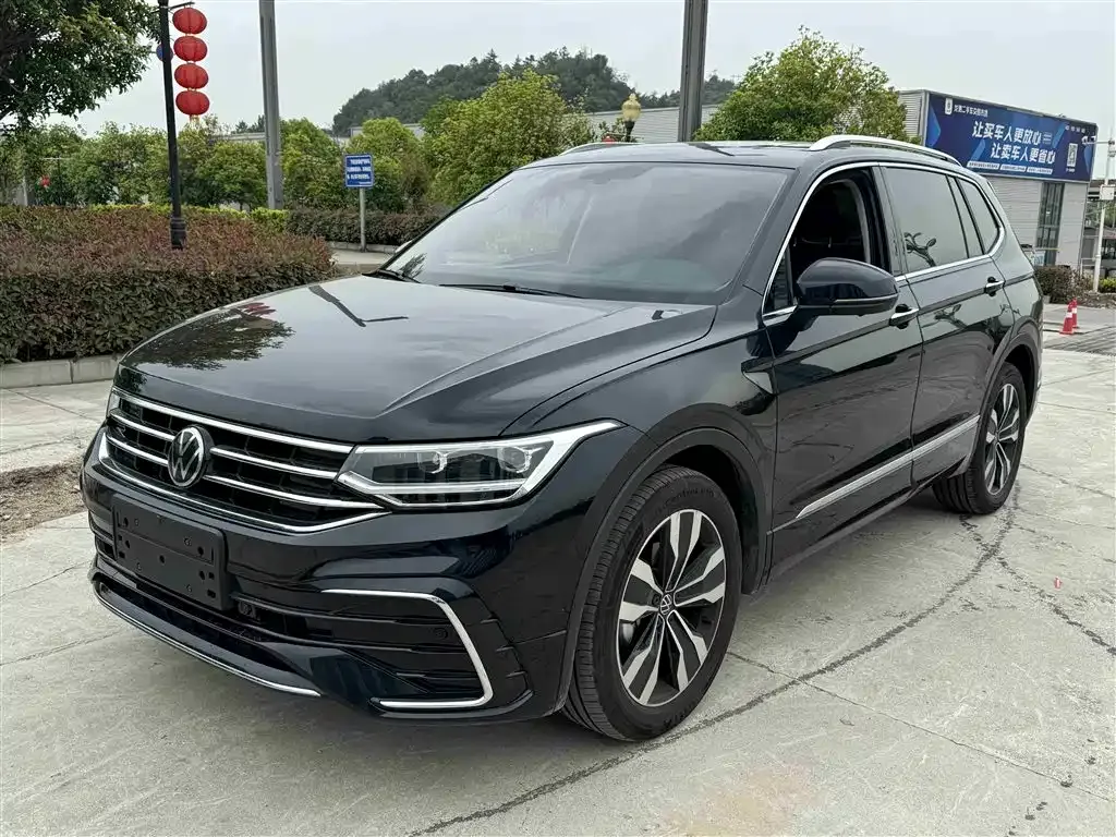 Volkswagen Tiguan L — фото 1