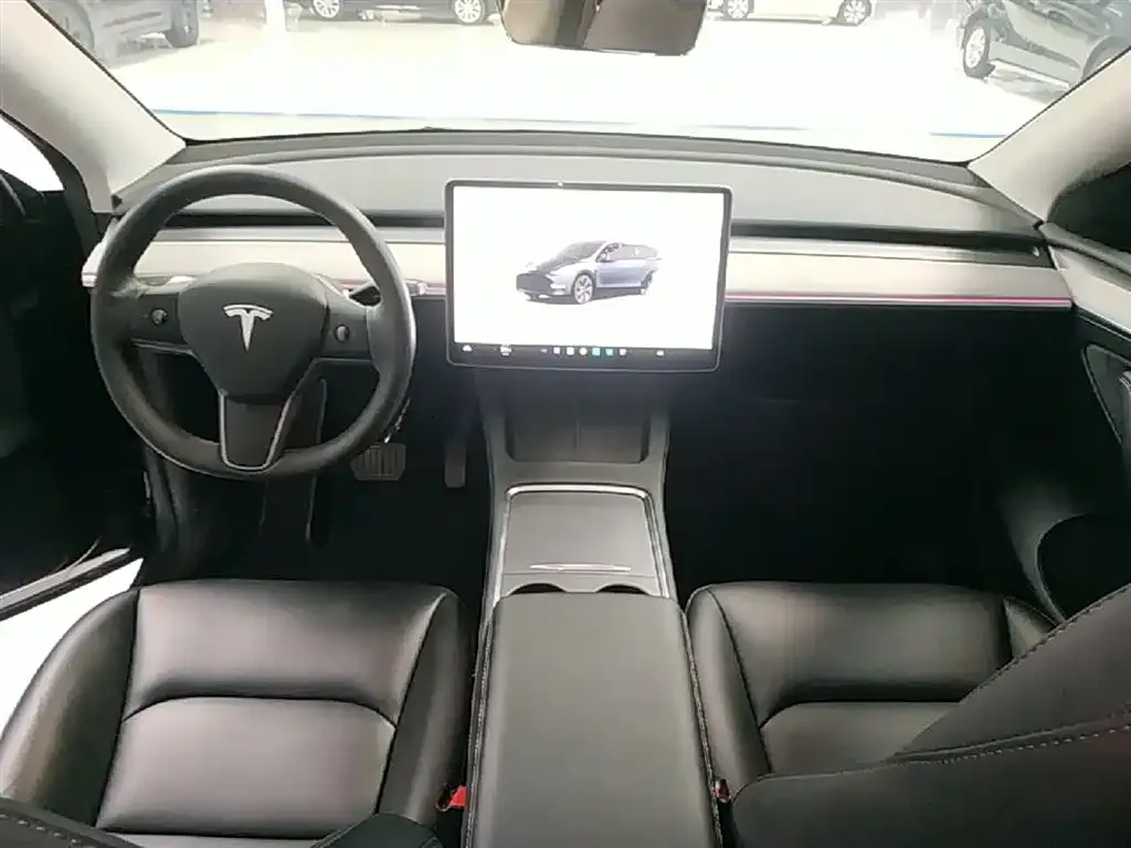 Tesla Model Y — фото 5