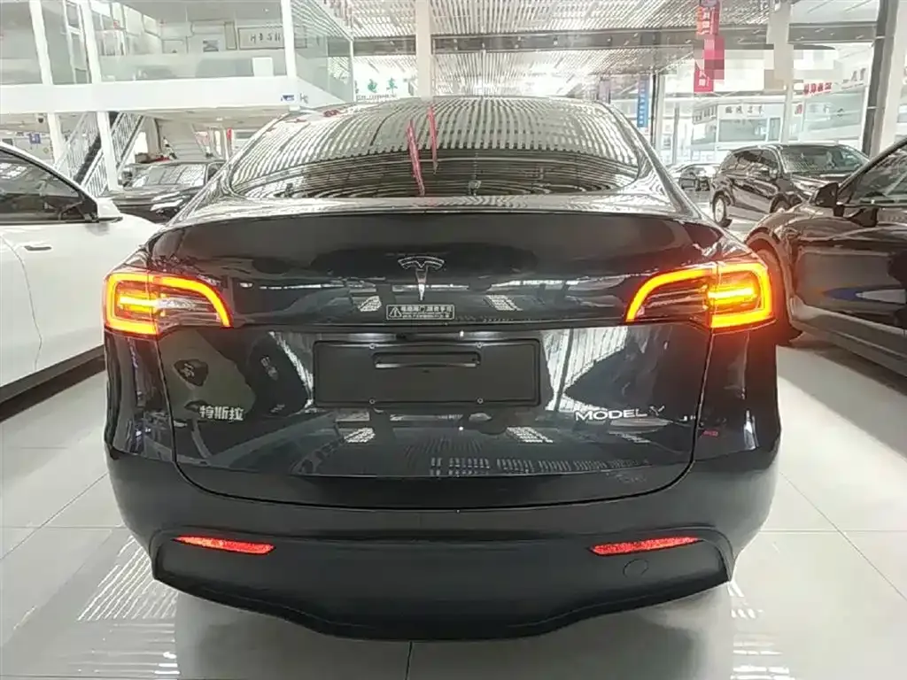 Tesla Model Y — фото 7