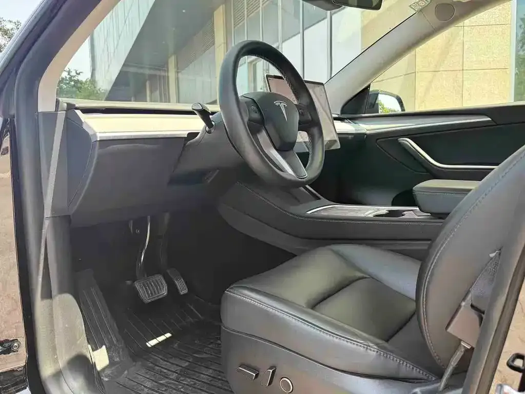 Tesla Model Y — фото 4