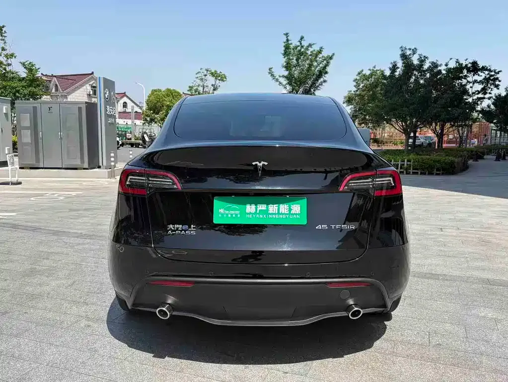 Tesla Model Y — фото 8
