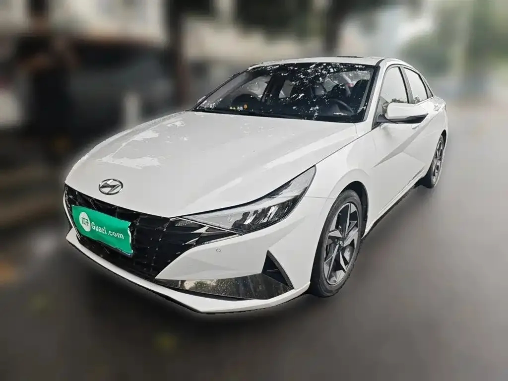 Hyundai Elantra — фото 1