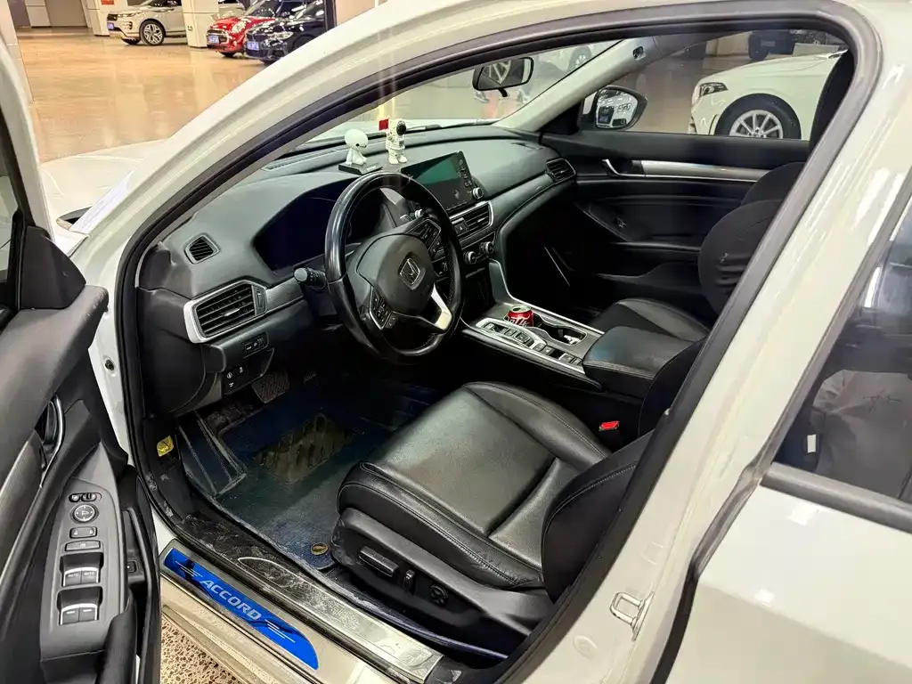 Honda Accord — фото 7