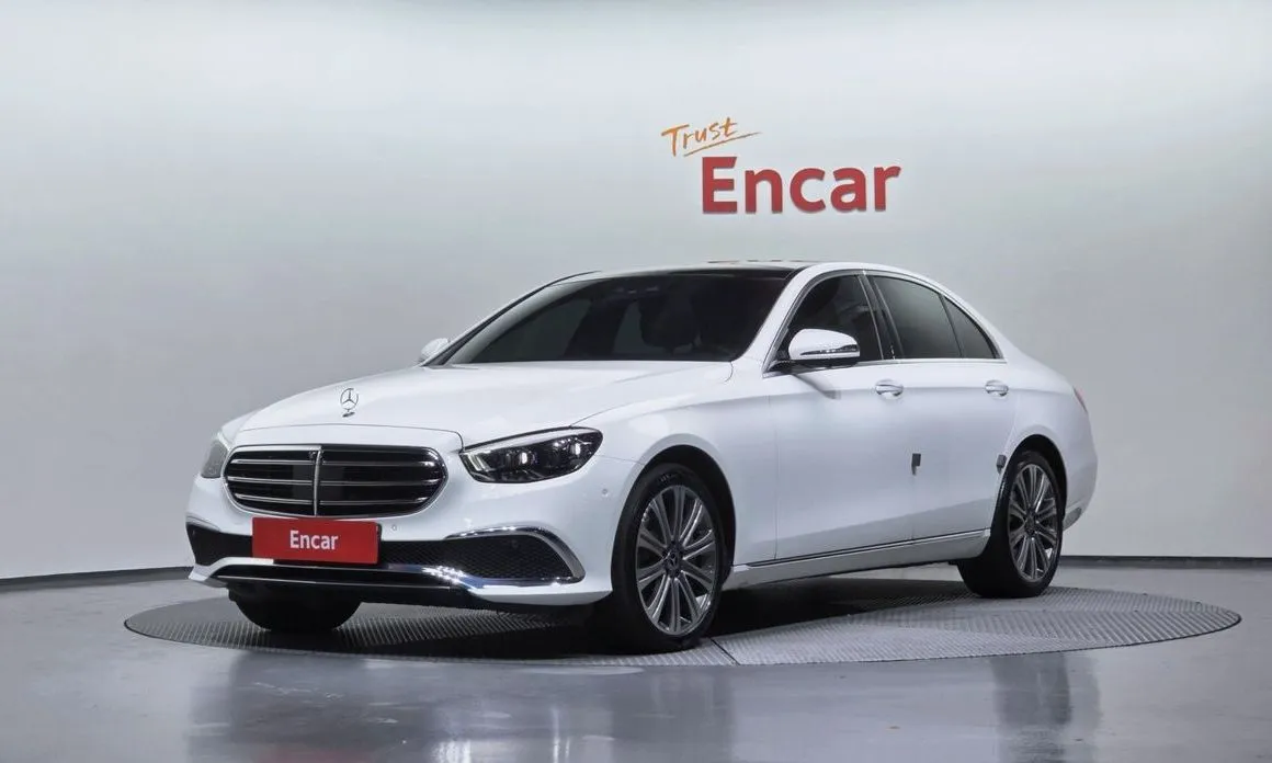 Mercedes-Benz E-Class — фото 1