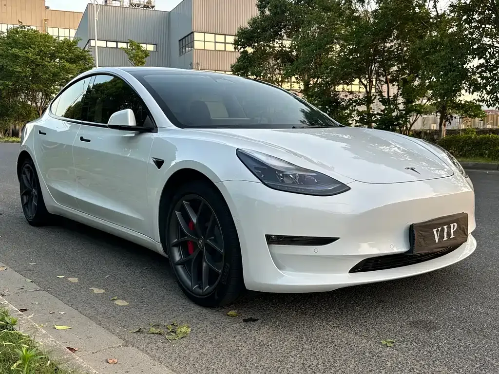 Tesla Model 3 — фото 5