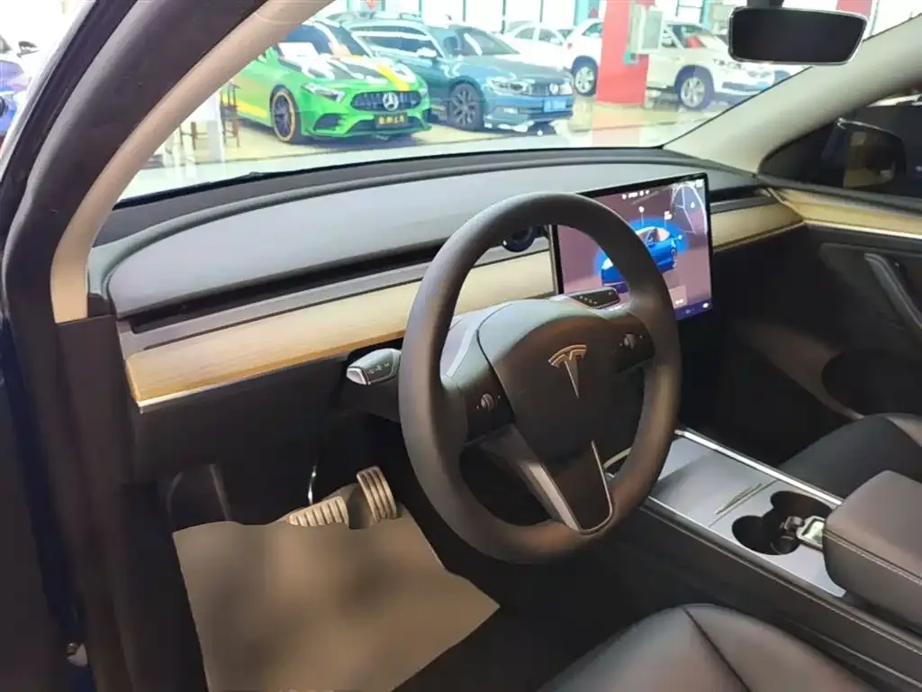 Tesla Model Y — фото 7