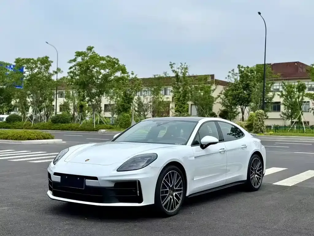 Porsche Panamera — фото 1
